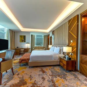 Junior King Suite